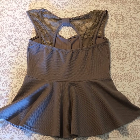 Peplum Lace-back Peplum Top L - Picture 3 of 4